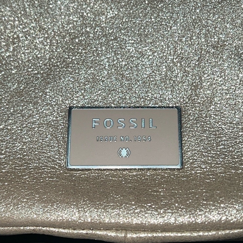 Fossil Dawson Leather Crossbody Handbag in a Metallic Shimmer Finish - Picture 4 of 8